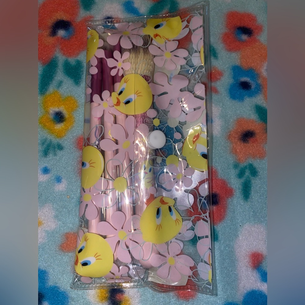 Tweety Make-Up Brushes 5 Piece Set “NEW”